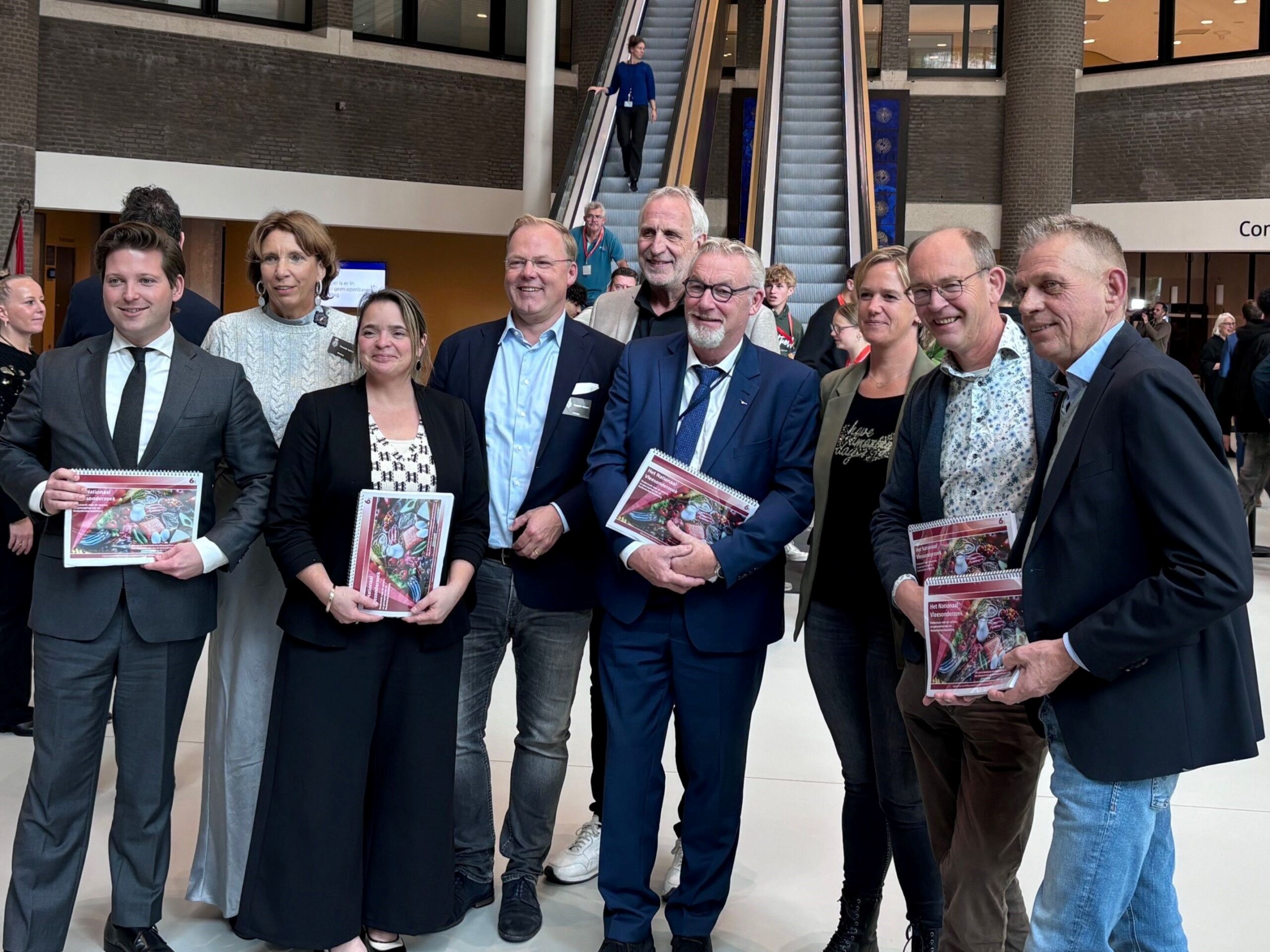 Landbouwcommissie Tweede Kamer ontvangt Nationaal Vleesonderzoek